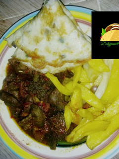 A picture of Fried potatoes,omelette and meat sauce.