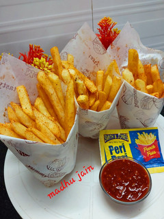 पेरी पेरी फ्रेंच फ्राइज़(Peri Peri French Fries Recipe in hindi) रेसिपी मुख्य फोटो