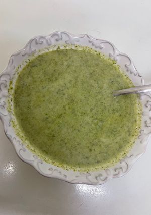 صورة لوصفة شوربة سبانخ وكوسا بالكريمة