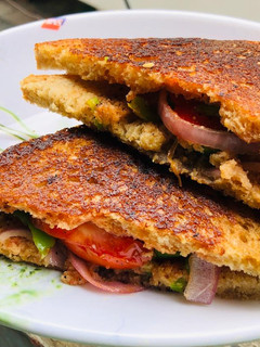 हेल्थी वेज सैंडविच (Healthy veg sandwich recipe in Hindi) रेसिपी मुख्य फोटो