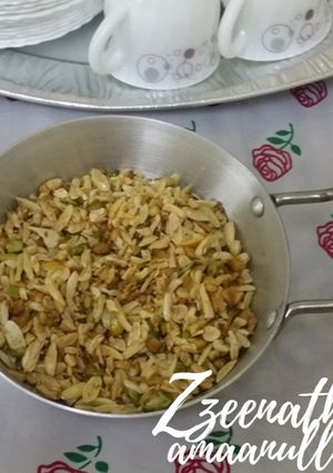 A picture of Ghee Fried Mixed Nuts.