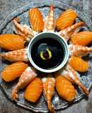 Sushi Tôm và Cá Hồi