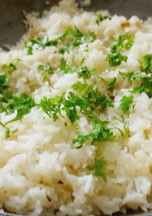 A picture of Garlic coriander rice.