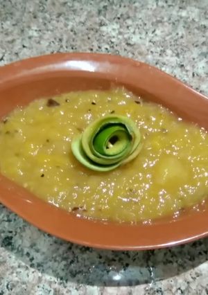 A picture of Khatti meethi kairi ki chatni.