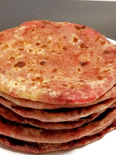 A picture of Beetroot Mix Veg Paratha.