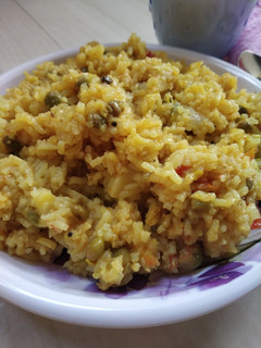 વઘારેલી ખીચડી (Vaghareli Khichdi Recipe In Gujarati) રેસીપી મુખ્ય ફોટો