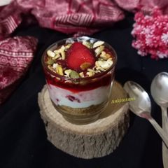 A picture of Strawberry cream cheesecake glass shot.