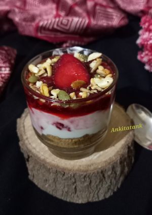 A picture of Strawberry cream cheesecake glass shot.