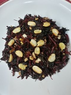 লাল শাক ভাজা (Lal shak bhaja recipe in Bengali) রেসিপির প্রধান ছবি