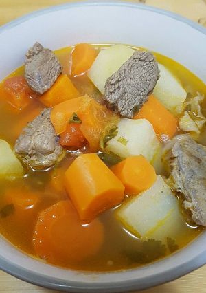 Hình của món Canh thịt bò hầm rau củ.
