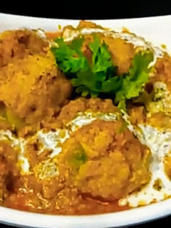 स्टफ्ड गट्टे की सब्जी रेसिपी मुख्य फोटो