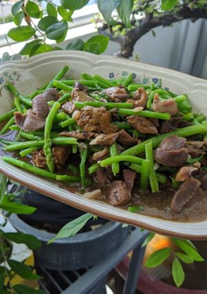 Hình của món Măng tây xào lòng gà.