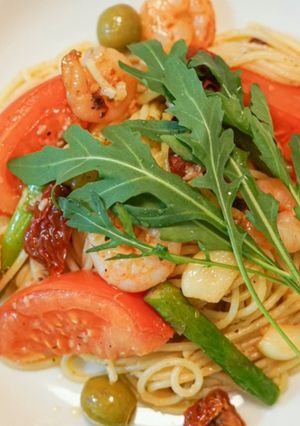A picture of Homemade Brunch Recipe | Shrimp & Tomato Olive Oil Pasta 🫒🍽️.
