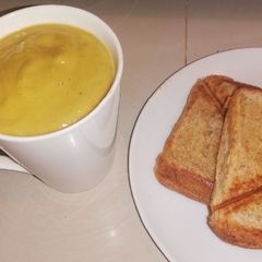 A picture of Pumpkin soup & buttered toast.