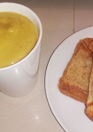A picture of Pumpkin soup & buttered toast.