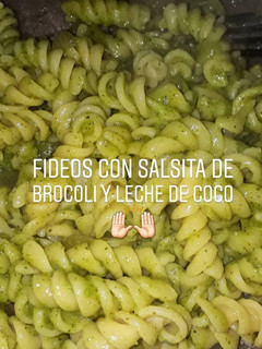 Una foto de Fideos con salsa de brócoli