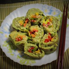 A picture of Spinach Egg Sushi.