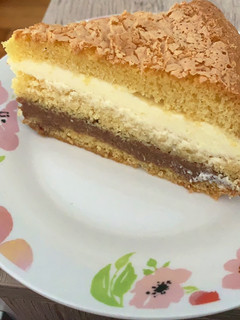 Una foto de Pastel de nata y chocolate 🍰