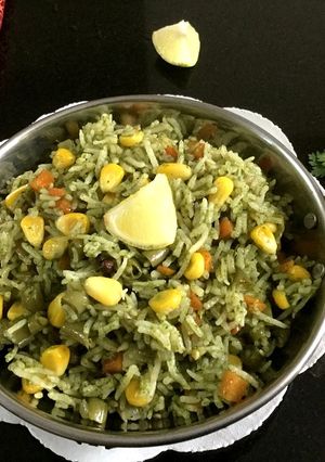 A picture of Green Chutney Pulao with Corn.