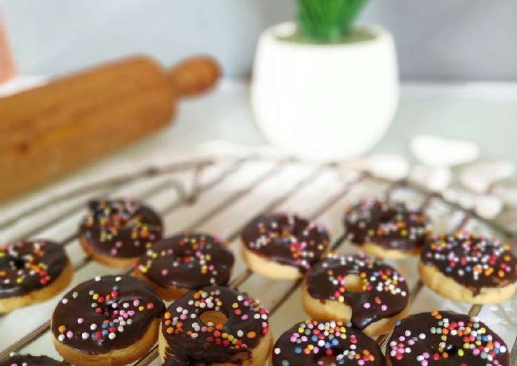 Cara Gampang Menyiapkan Donat cookies renyah, Menggugah Selera