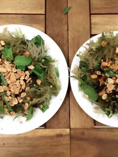Hình của món Nộm rau câu chân vịt.