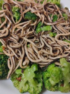 Una foto de Gulas con brócoli