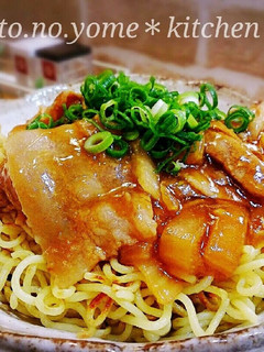 A picture of Easy Authentic Pork Belly and Cabbage Stir-Fried Noodles with Thick Sauce.