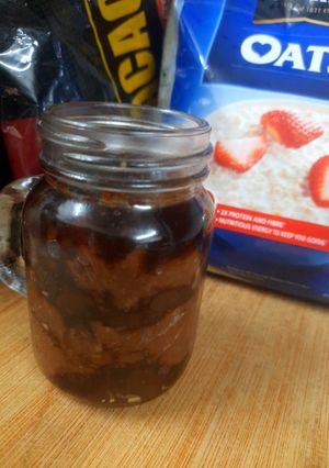 A picture of Oats banana cocoa pudding jar.