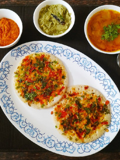 ઉત્તપમ (Uttapam Recipe In Gujarati) રેસીપી મુખ્ય ફોટો