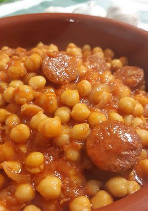 Una foto de Garbanzos con chorizo Español