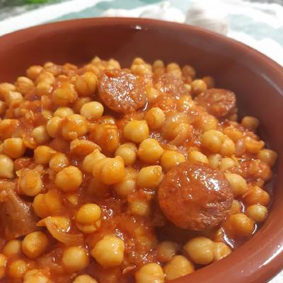 Garbanzos con chorizo Español Receta de Desde Mi Cocina Fmarsiglia- Cookpad