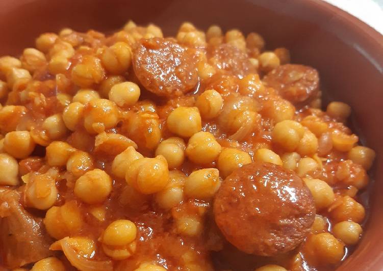 Garbanzos con chorizo Español
