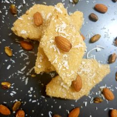 Suji Tukri Halwa(semolina sweet dessert) A picture of Suji Tukri Halwa(semolina sweet dessert).