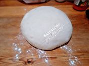 Une photo de pâte à pizza