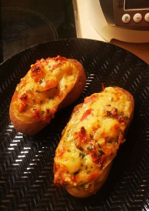 Une photo de Pommes de terres farcies cancaillotte lardons ciboulette