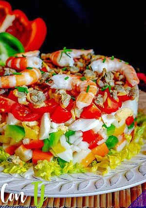 Una foto de Ensalada con langostinos y berberechos