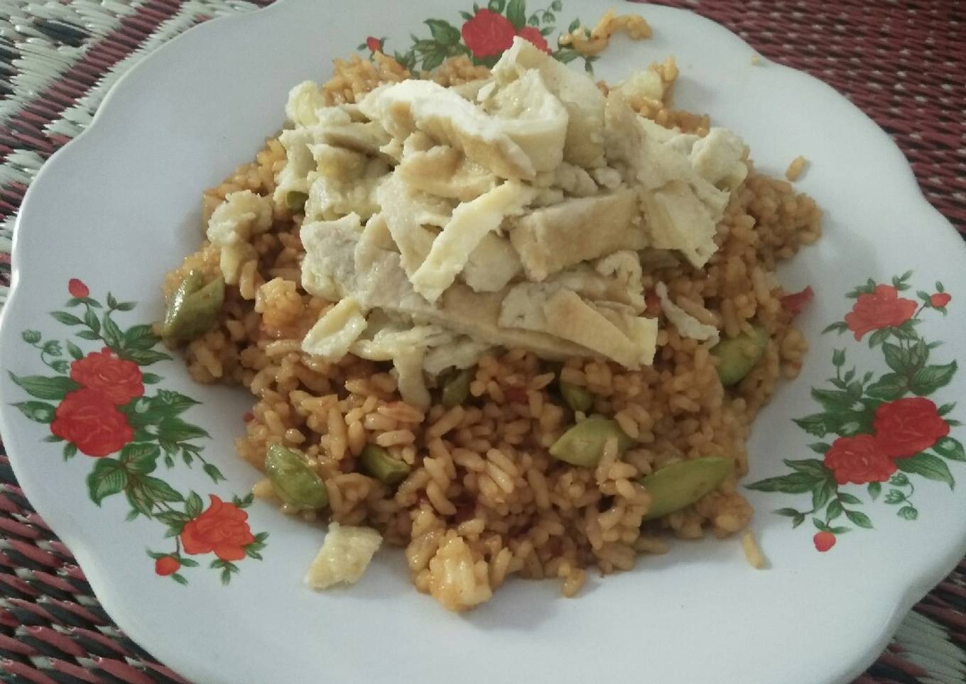 Nasi goreng telur + pete