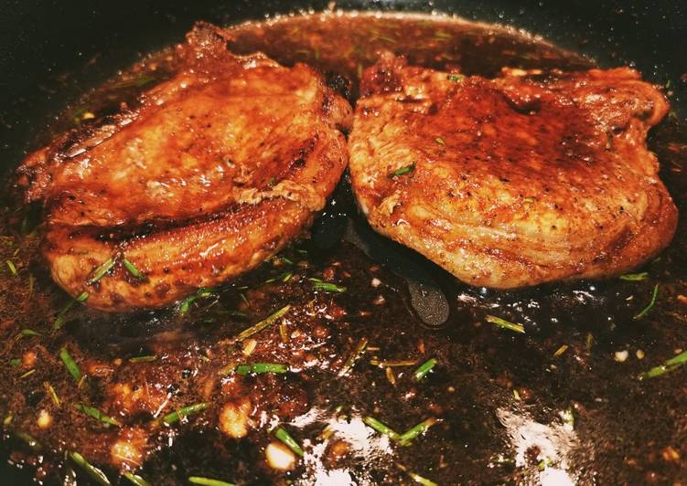 How to Make Super Quick Homemade Balsamic Vinegar and Rosemary Chops