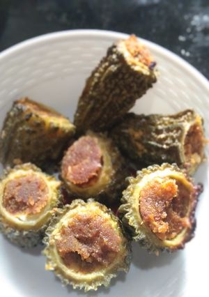 भरली कारली(bharli karli recipe in marathi) रेसिपी चे मुख्य फोटो