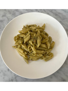 Foto di Mezze penne con pesto di pistacchi e panna🌱