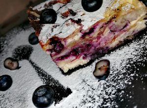 O poză a rețetei Plăcintă cu iaurt și afine.