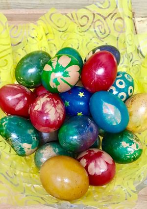 Foto principal de Huevos de Pascua decorados de colores 🐣