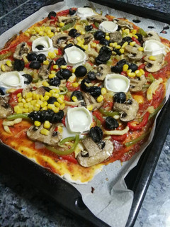 Una foto de Pizza de Irma con pollo y queso de cabra