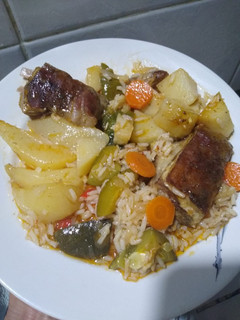 Una foto de Cordero con Pera y Verduras al Wok