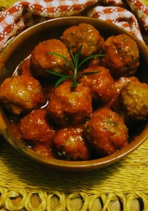O poză a rețetei Chifteluțe de carne cu sos de roșii.
