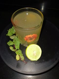 લીંબુ ફુદીના નું શરબત (Limbu Pudina Sharbat Recipe In Gujarati) રેસીપી મુખ્ય ફોટો