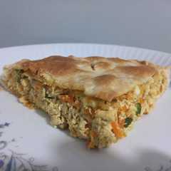 Una foto de Pascualina de pollo y verduras 🥧🍗🥕 | Fácil y Nutritiva 👍🚀