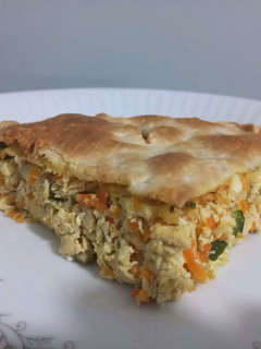 Una foto de Pascualina de pollo y verduras 🥧🍗🥕 | Fácil y Nutritiva 👍🚀