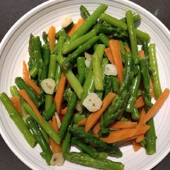 A picture of Vegetarian Asparagus and Carrots.