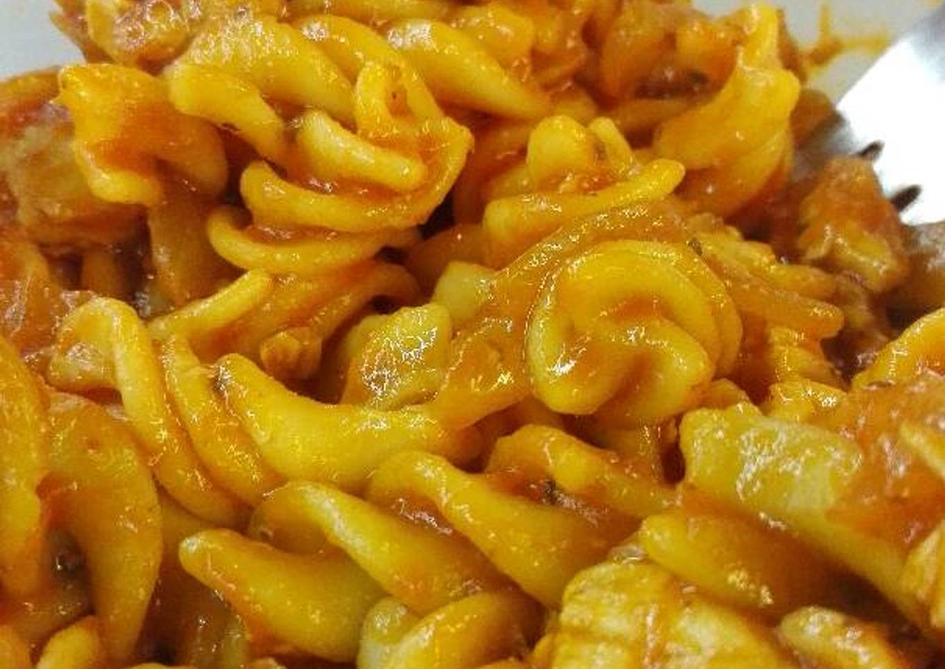 Tupper de pasta con pollo a las finas hierbas